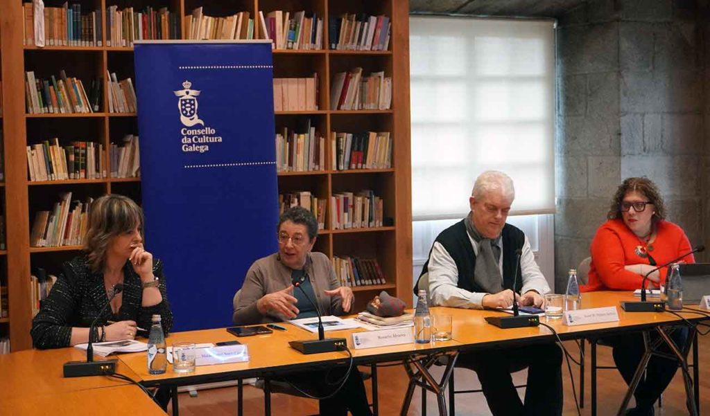María Isabel Novo Castro, Rosario Álvarez, Xosé M. Núñez Seixas y Rebeca Blanco-Rotea durante la presentación del informe.