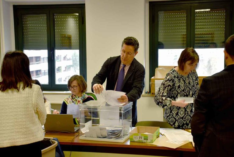 escrutinio voto gallegos del exterior en Ourense