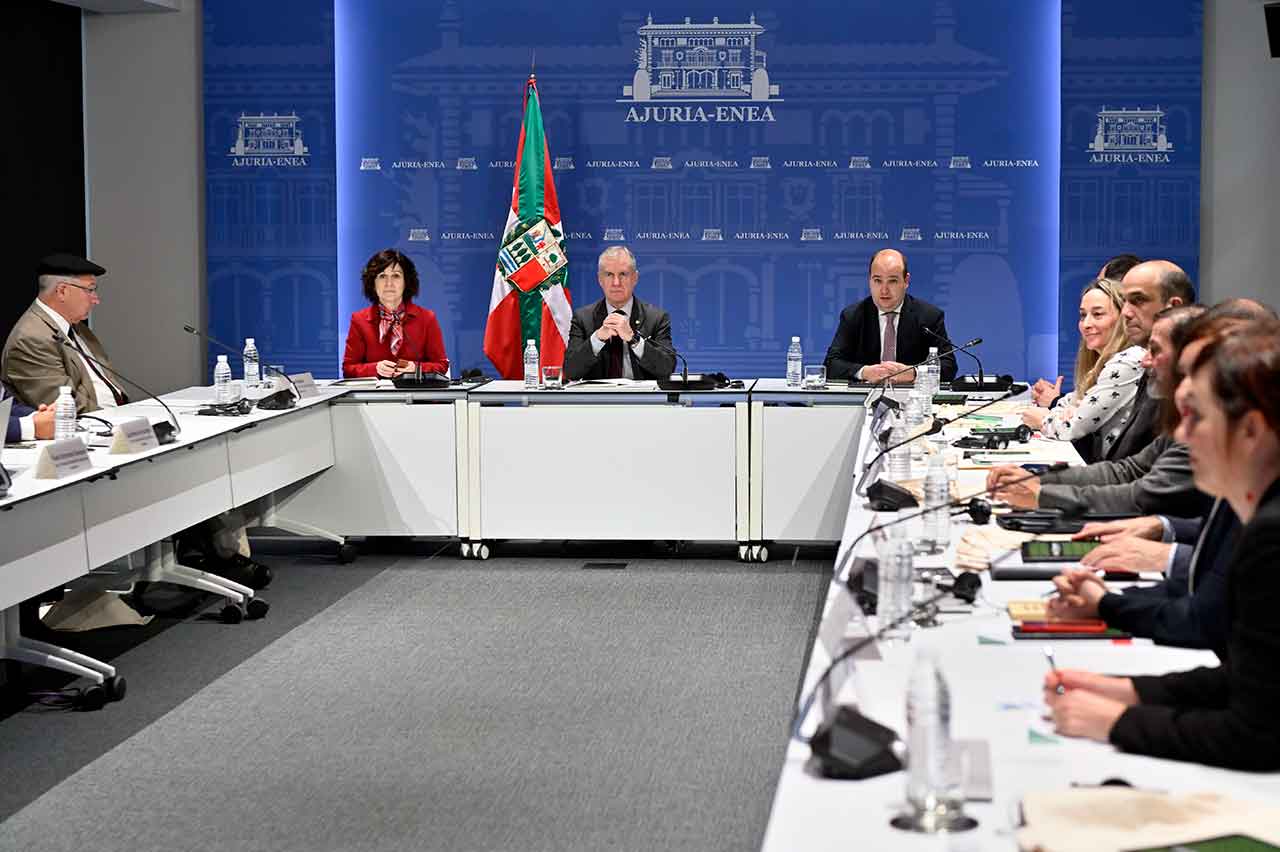 Urkullu preside la reunión del Consejo Asesor de Relaciones con las ...