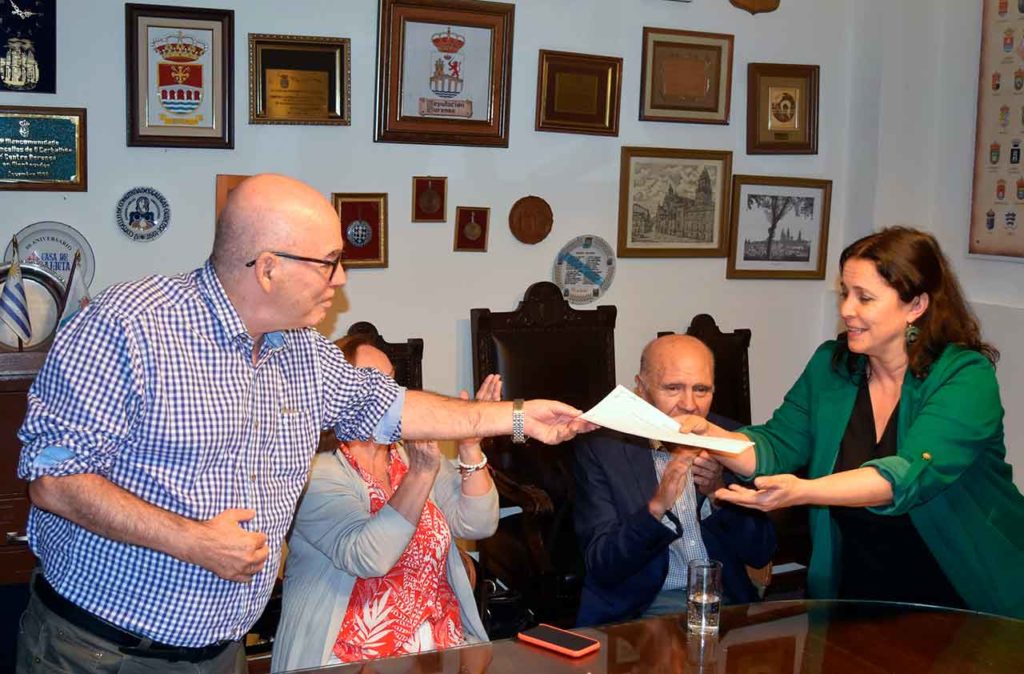 Ana Miranda recibió un reconocimiento de A Casa de Galicia.