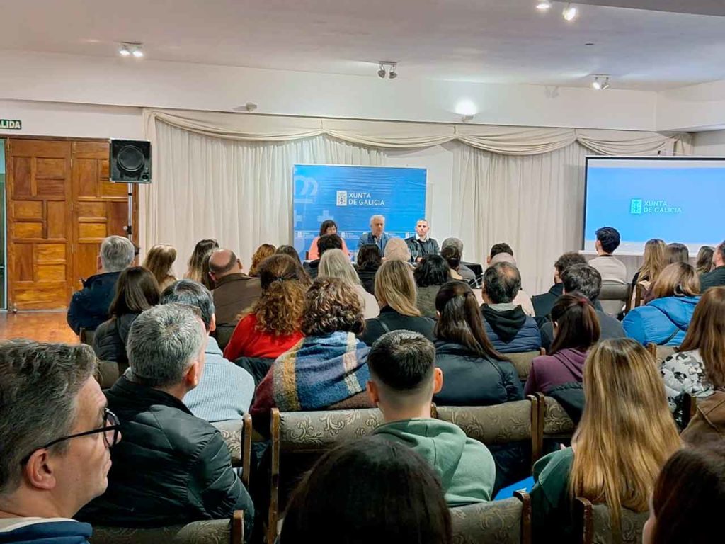 Alejandro López Dobarro durante la reunión con los participantes en Conecta con Galicia no Camiño.