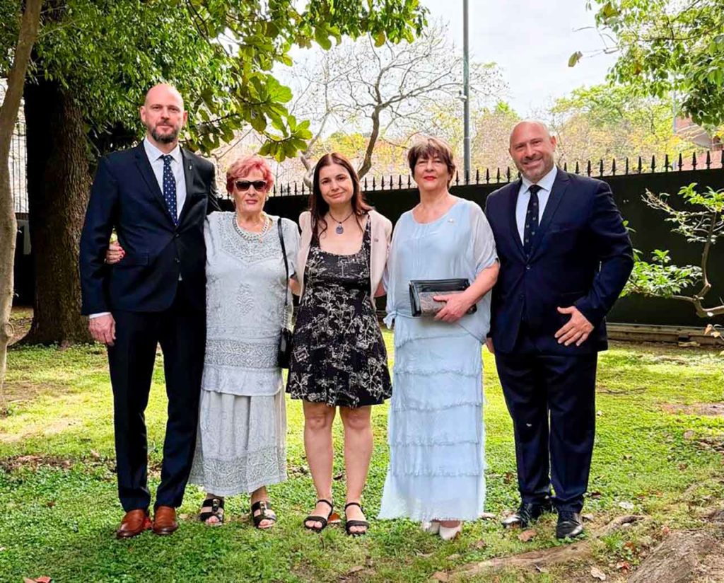 Violeta Alonso, en el centro, con los consejeros del CGCEE Lucas Sancho, Mabel Herrero y Pablo Puertas, en el acto por el Día de la Hispanidad celebrado en la Embajada de España en Buenos Aires.
