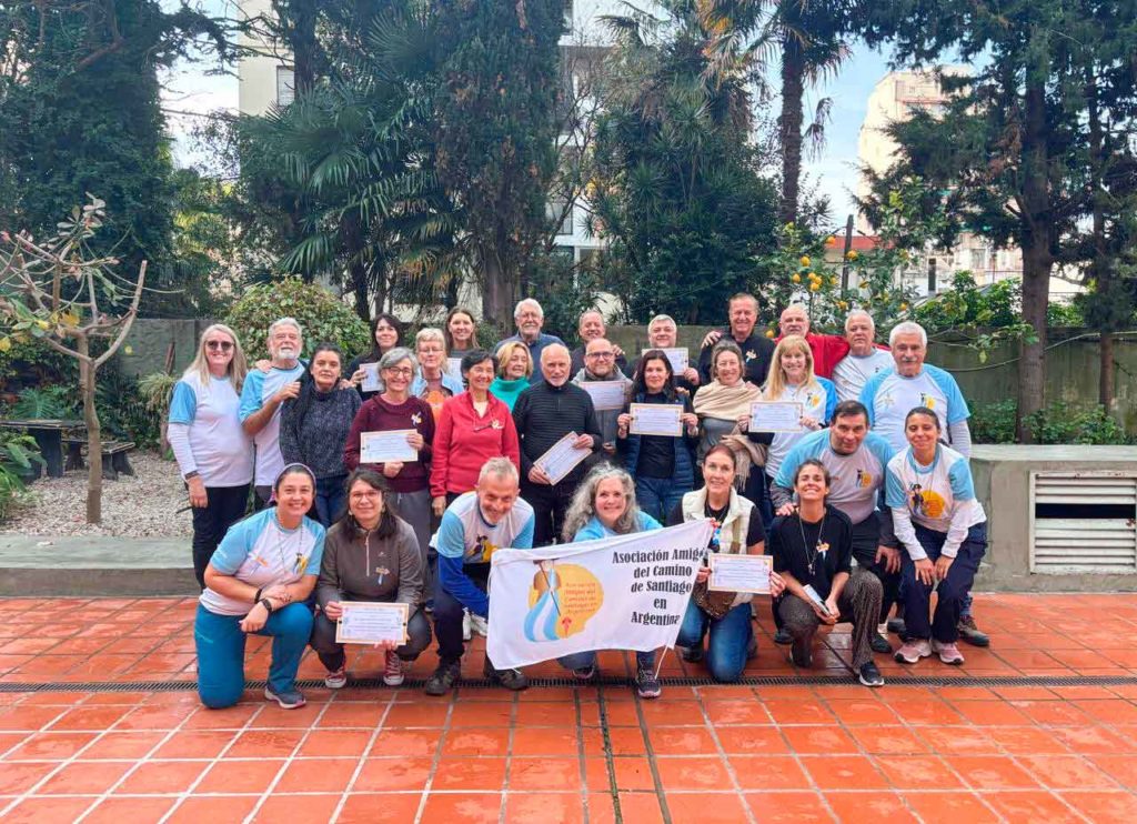 Foto de familia de los participantes del curso de hospitaleros voluntarios dictado por Aacsa el año pasado.