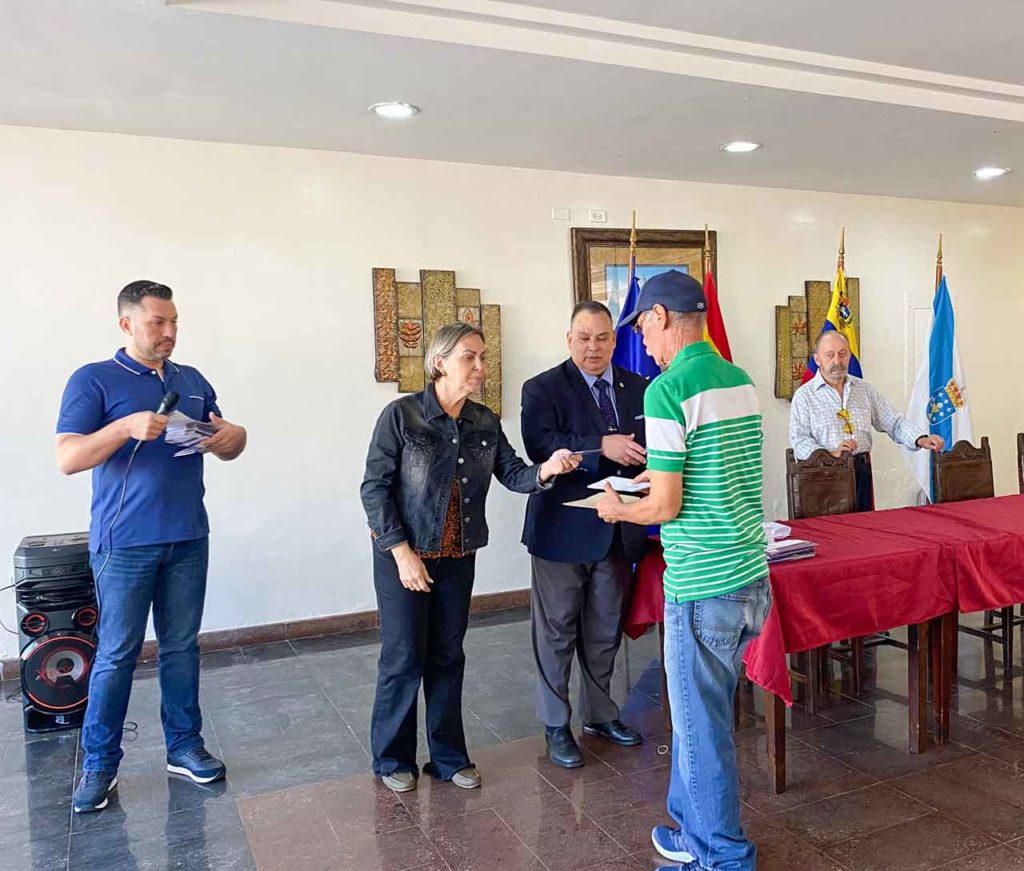 Acto de entrega de las tarjetas de alimentos y medicamentos de la convocatoria de 2023.