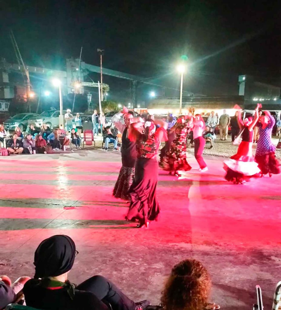 Actuación del Cuerpo de Danzas de la Sociedad Española de Necochea.