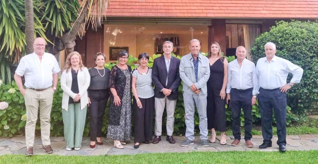 Actuales integrantes del CRE con el cónsul Juan Carlos Gafo.