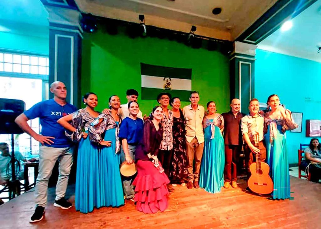 Los representantes de los grupos y las entidades participantes.