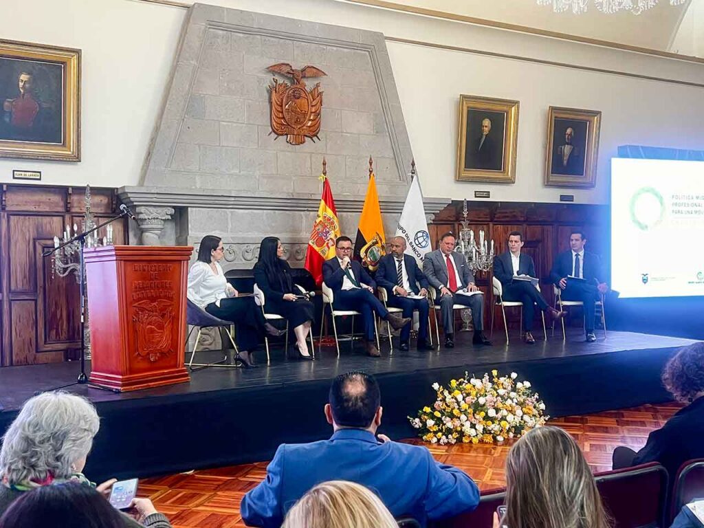 Intervención del conselleiro José González en el foro celebrado en Quito.