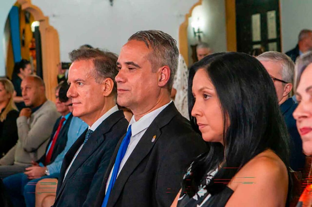 El embajador Álvaro Albacete y el presidente del Hogar Canario Venezolano, José Ramón Arvelo.