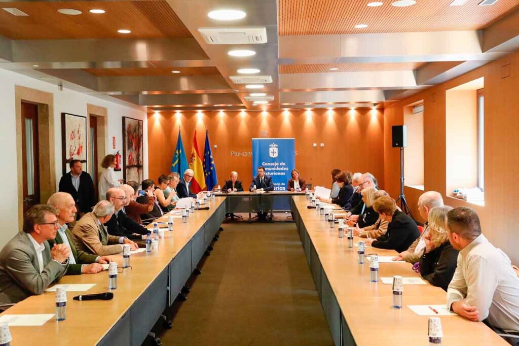 Reunión del Pleno del Consejo de Comunidades Asturianas del pasado 10 de abril.