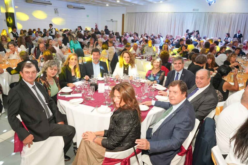 Mesa de autoridades durante la celebración del 109º aniversario de la Asociación Española del Alto Valle de Río Negro.