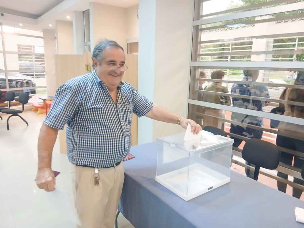 Votación al CRE en Santa Cruz de la Sierra, Bolivia.