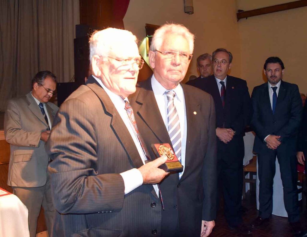 Liberio Antelo recibió en 2016 la distinción del Hogar Español.