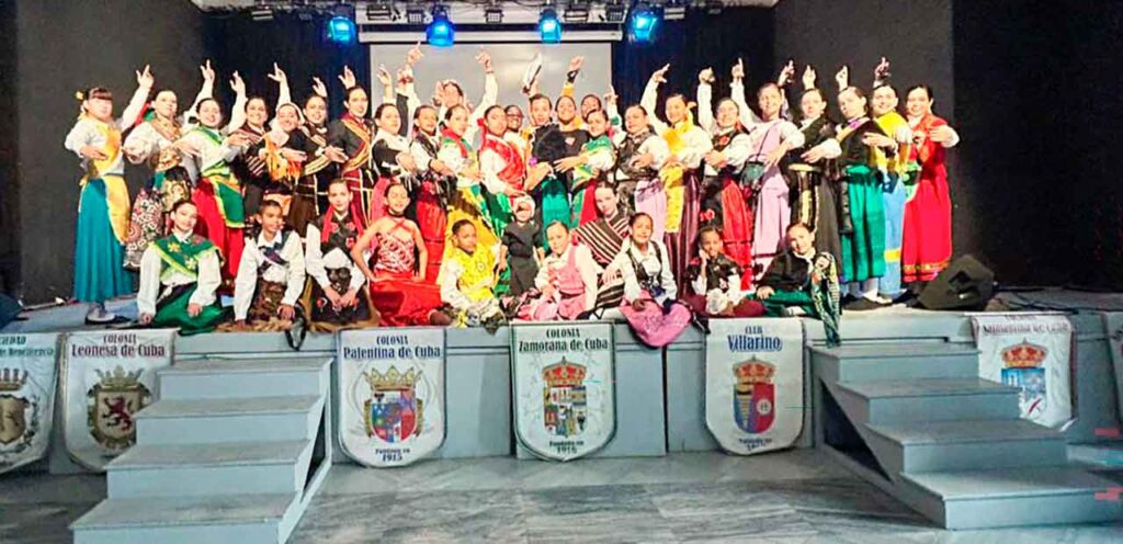 Participantes en la velada por el Día de Castilla y León.