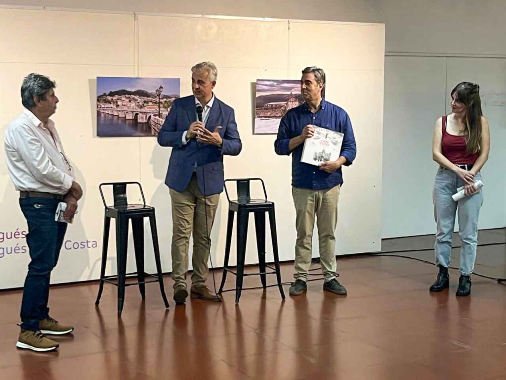 Intervención de Alejandro López Dobarro durante la inauguración de la muestra.