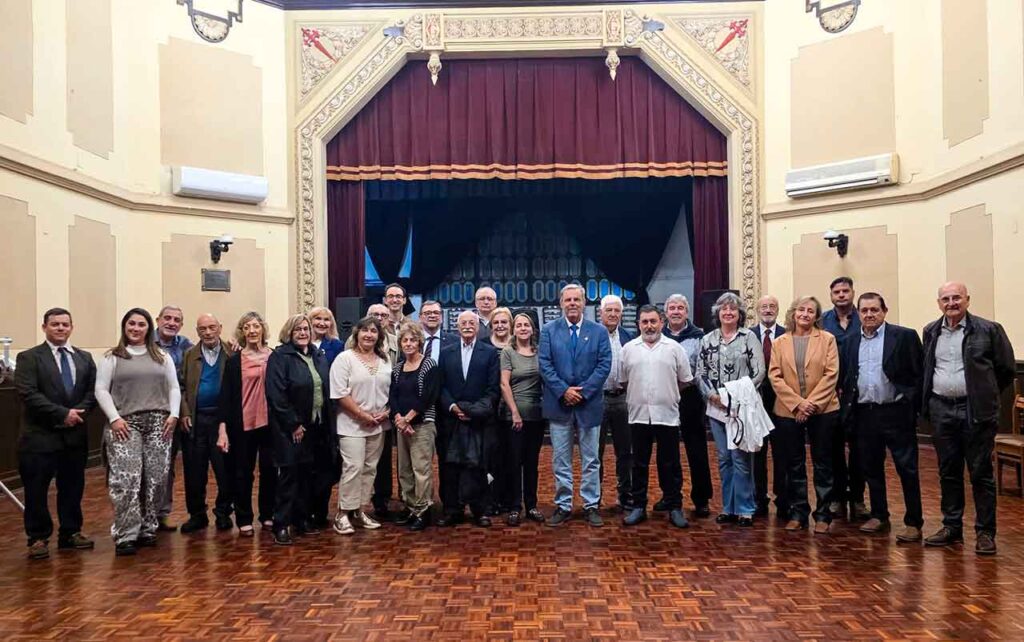 Directos de la FIEU y delegados de las entidades que participaron en la asamblea general.