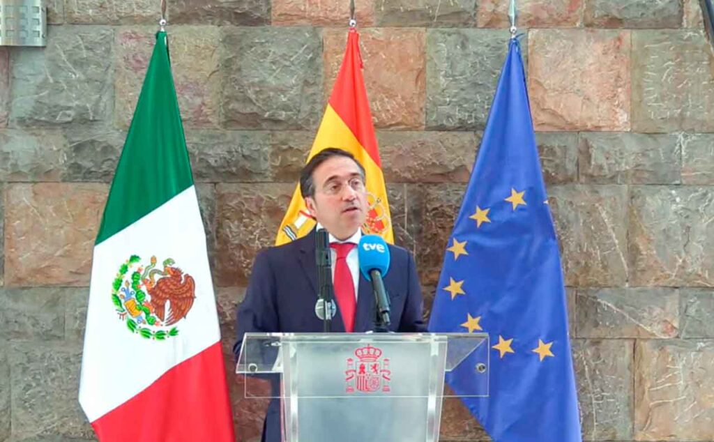 José Manuel Albares hizo balance de la aplicación de la LMD durante su visita al Consulado de España en México.