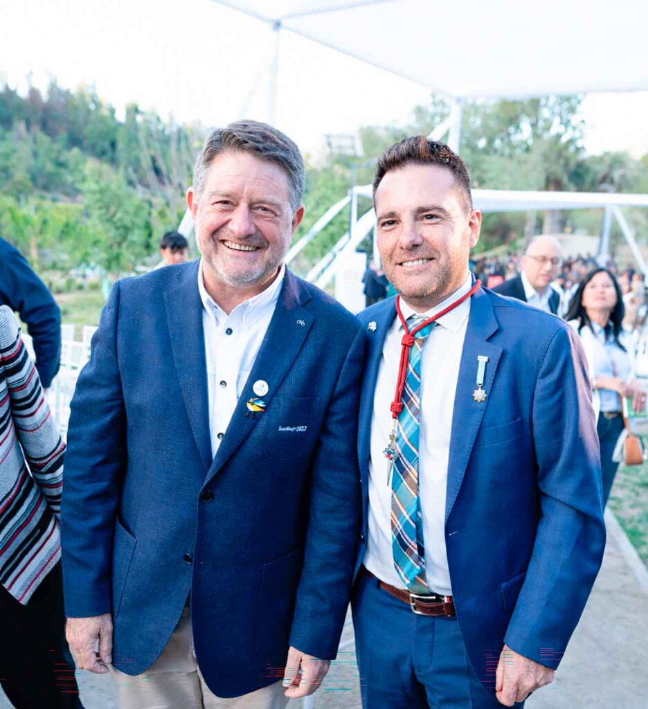 Claudio Orrego Larraín y Francisco Javier de Almozara Valenzuela en el acto de oficialización de la Vía de los Andes.
