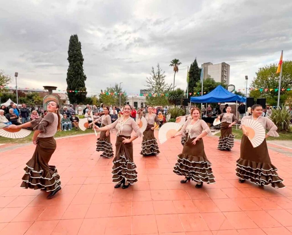 Una de las actuaciones en la Feria de Abril del Club Español de Tres Arroyos.