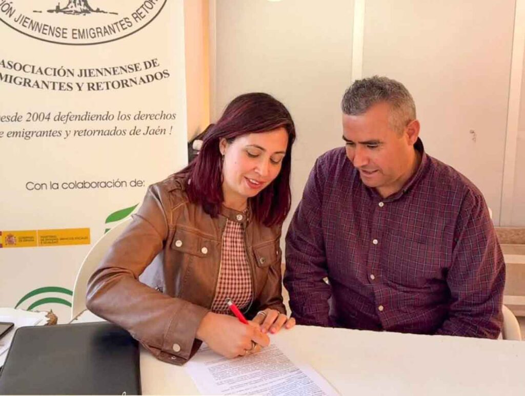 Laura Nieto Jaenes firmó el convenio de colaboración con Ajier.