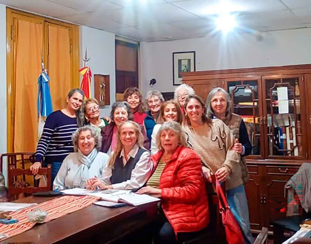 Participantes en la asamblea general ordinaria de la Sociedad Española de Pehuajó.