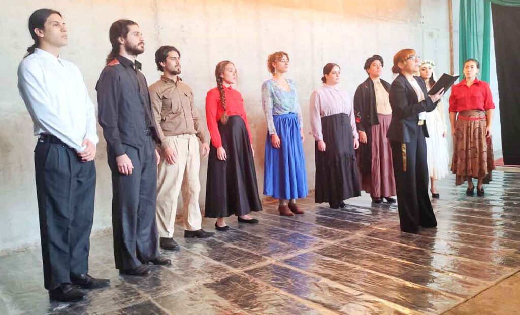 Presentación artística durante el acto de inauguración.