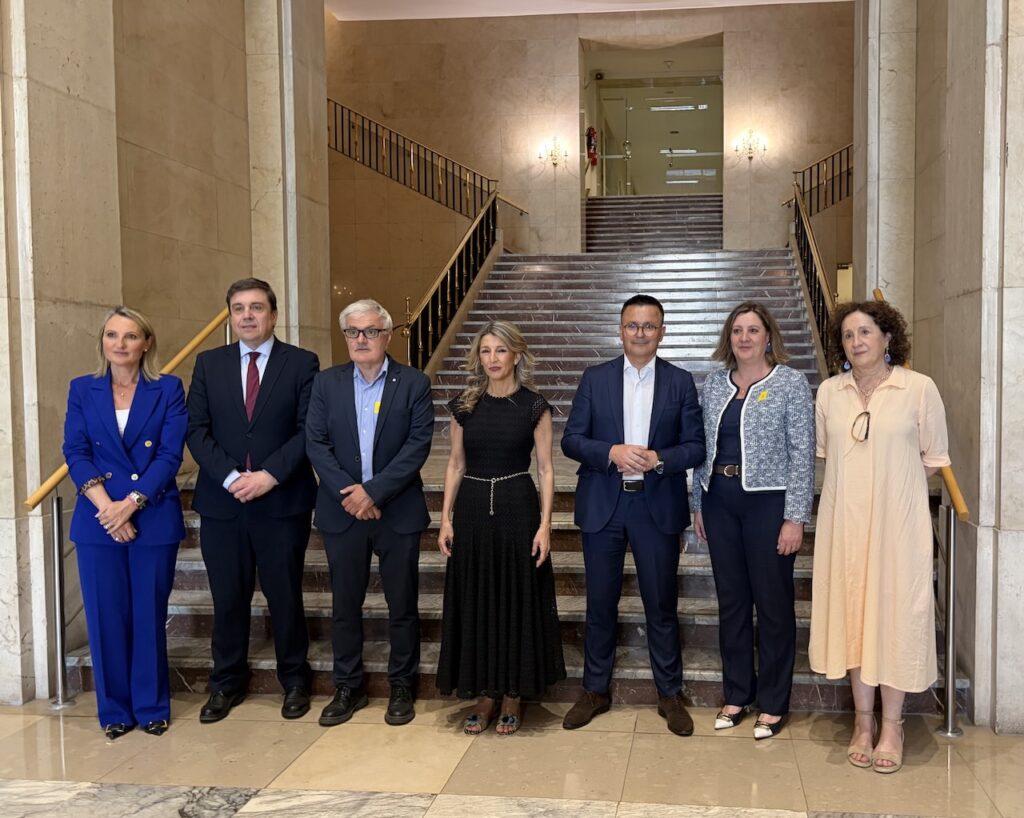 El conselleiro José González con participantes en la Conferencia Sectorial de Empleo.