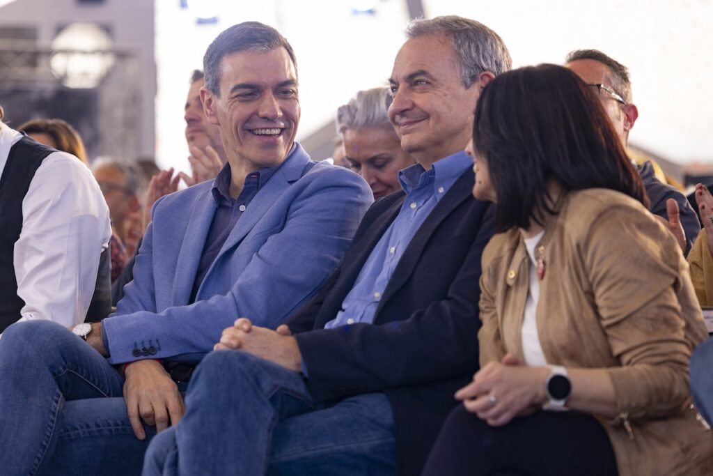 Pedro Sánchez y José Luis Rodríguez Zapatero en una de sus últimas apariciones juntos: el mitin del PSOE en Valladolid por las elecciones de Castilla y León del pasado 13 de marzo.