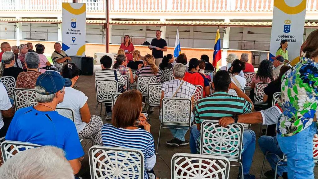 José Téllez en uno de los encuentros con canarios en Venezuela estos días.