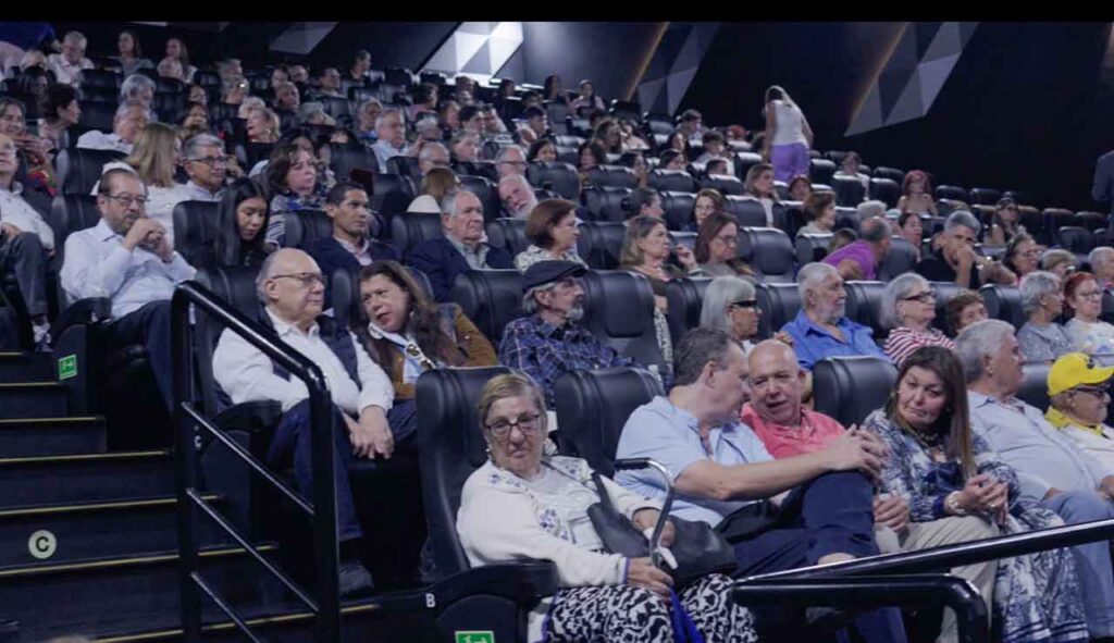 Vista de los asistentes a la proyección del documental.