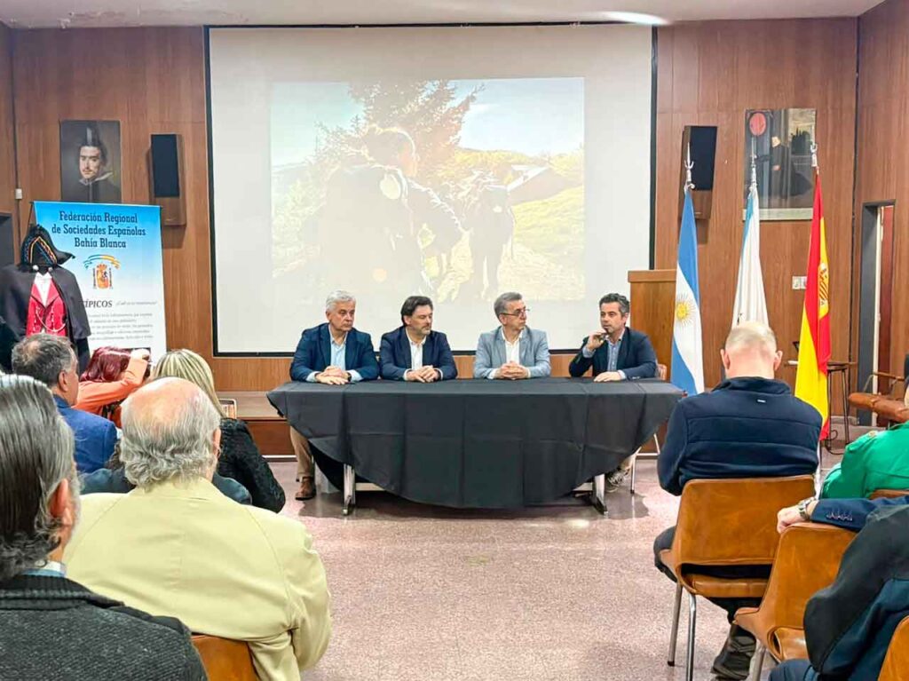 Alejandro López Dobarro, Antonio Rodríguez Miranda, Juan Martínez y Marcos Gómez Román, durante la presentación.