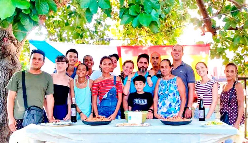 Participantes en la celebración del Día de la Hispanidad.